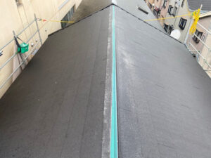 草津市にて屋根修理　スーパーガルテクトへのカバー工法　スーパーガルテクト葺き