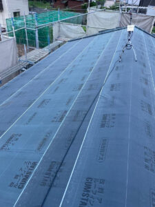 草津市にて屋根修理　立平への葺き替え工事　ルーフィング貼り付け