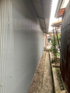 野洲市にて折板屋根カバー工法　完工