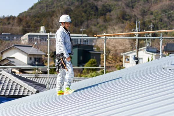 滋賀県草津市の屋根工事業者、木龍板金の職人について