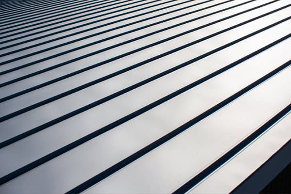 葺き替える屋根の種類について：ガルバリウム鋼板