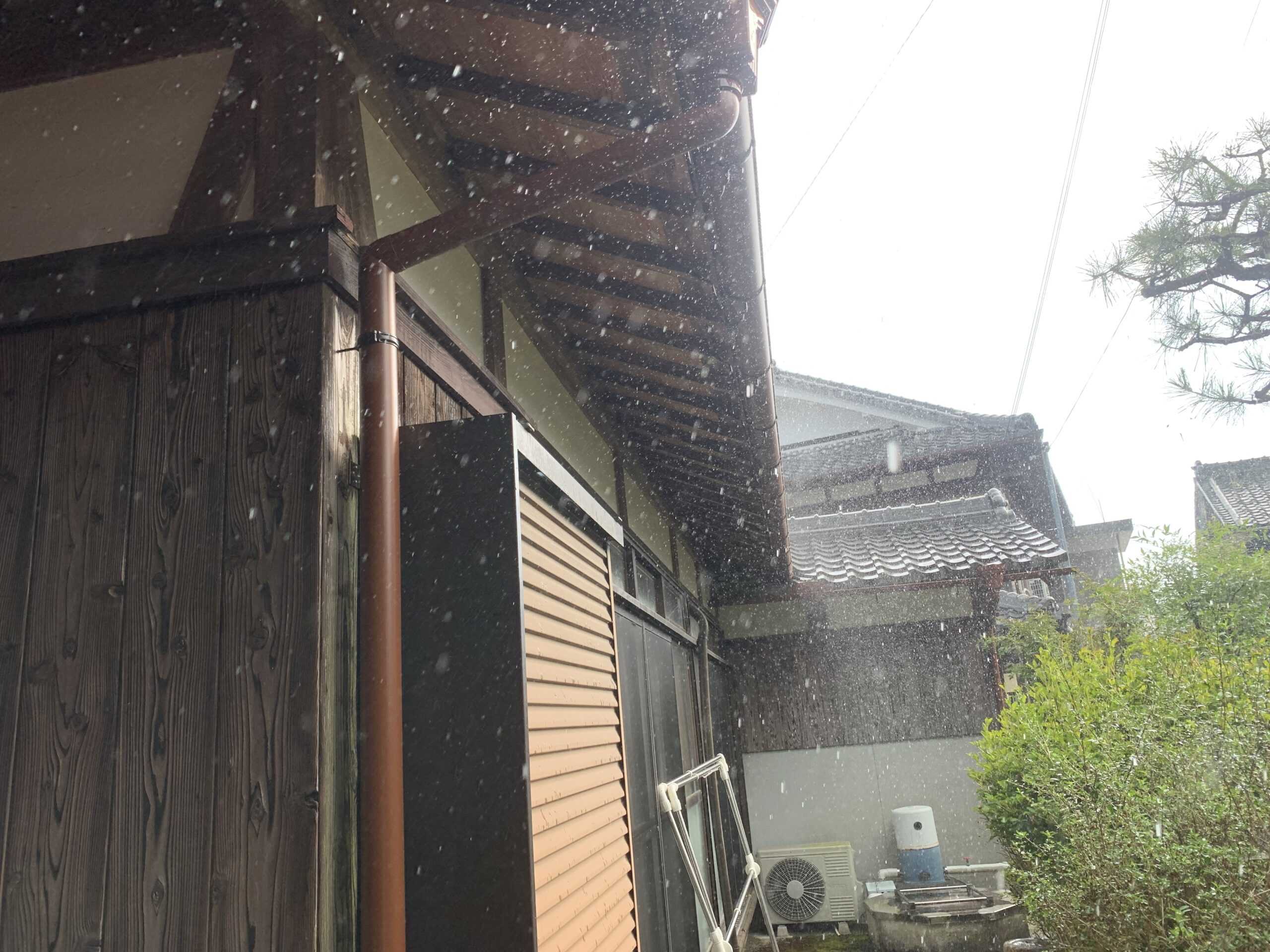 草津市にて屋根修理　完工　雨樋の掛け替え