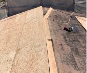 滋賀県草津市にて屋根修理〈立平へのカバー工法〉 施工前