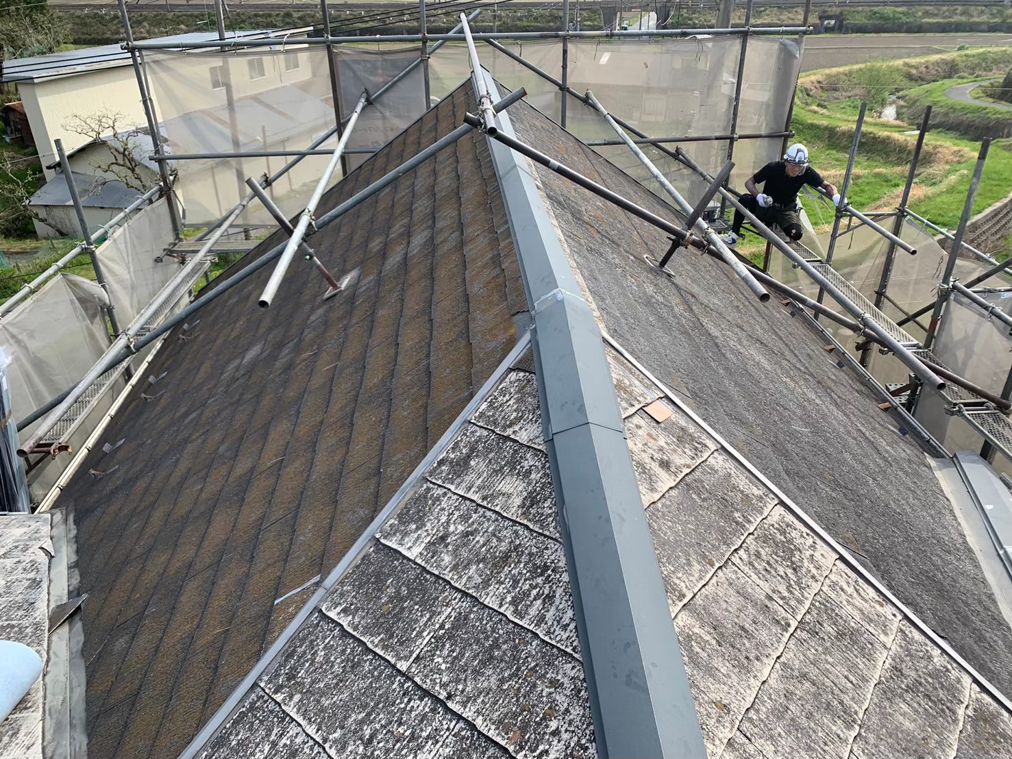 滋賀県野洲市にて屋根修理〈築25年スレート屋根からスーパーガルテクトへのカバー工法〉 施工前