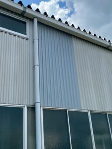滋賀県大津市にて外壁張替え工事〈倉庫の波板外壁〉 施工後