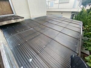 滋賀県大津市にて屋根修理〈波板ポリカの張り替え〉 施工前