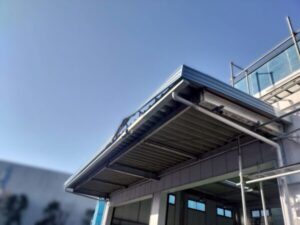 草津市にて鼻隠し・雨樋交換工事 施工前