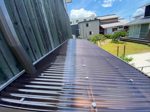 大津市にて屋根修理〈剥がれた物置屋根のポリカ張り替え〉 施工後