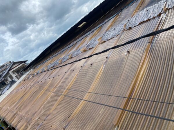 滋賀県大津市にて工場屋根のポリカ張り替え工事 施工前