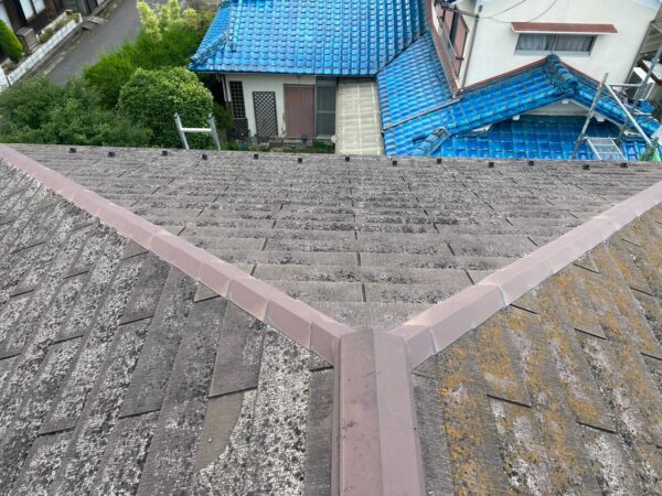 滋賀県大津市にて屋根修理〈スーパーガルテクトへのカバー工法・築30年戸建て〉 施工前
