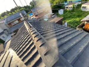 滋賀県大津市にて瓦屋根をシルキーG2へ葺き替え工事 施工前